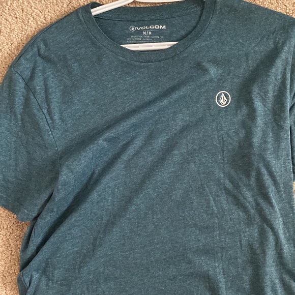 Volcom tees - Picture 4 of 9